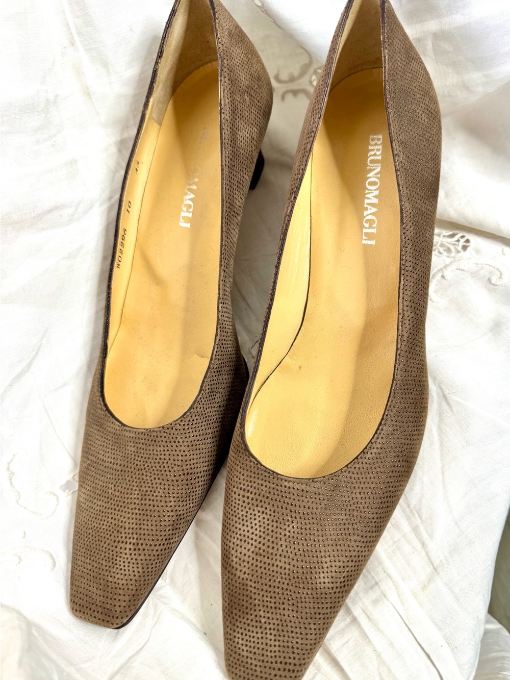Bruno Magli Brown Leather Nanico Pumps Kitten Heel Size 10 AA N NWT